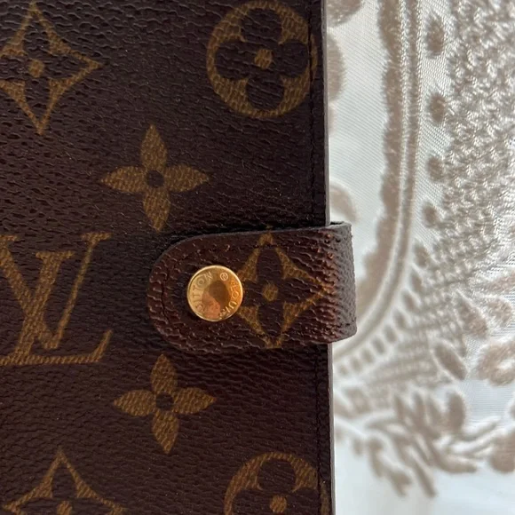 Louis Vuitton Agenda - Picture 4 of 10